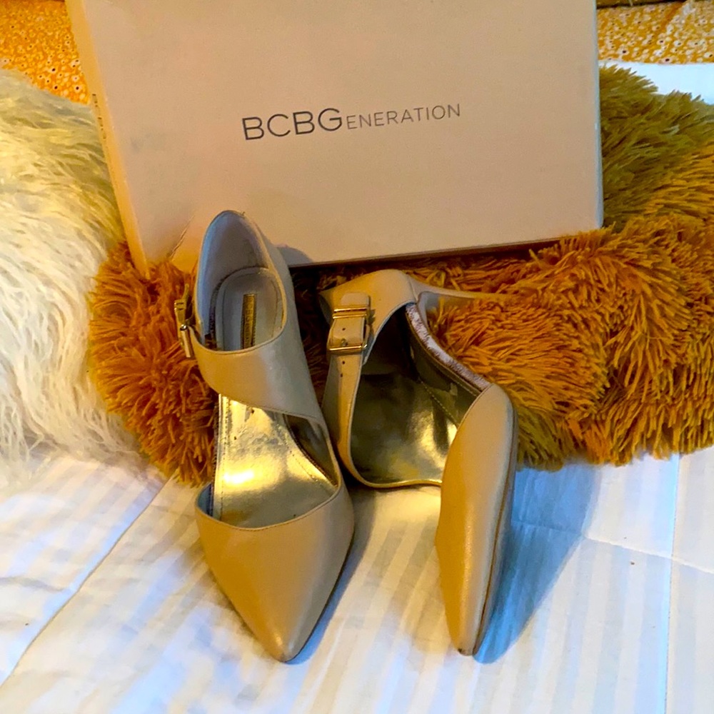 BCBG Sand Colored Pump